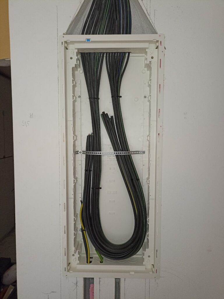 Rekonštrukcia bytu, elektroinštalácie, Trebišov