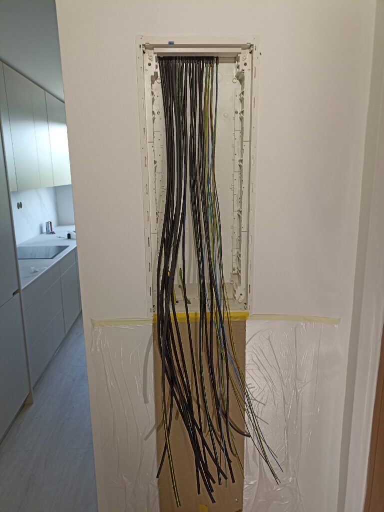 Rekonštrukcia bytu, elektroinštalácie, Trebišov