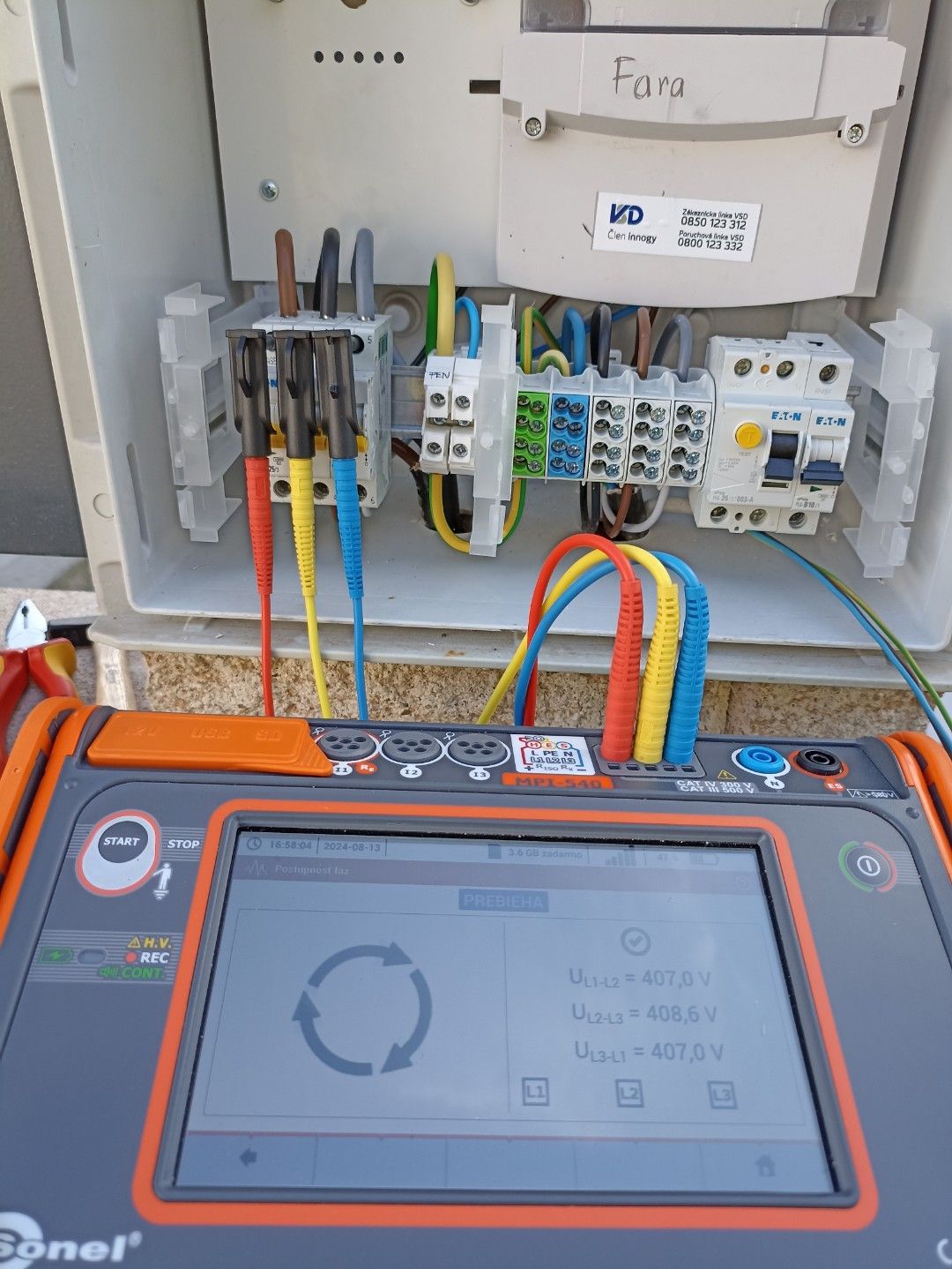 Meranie na elektromerovom rozvádzači pri revízii elektroinštalácie